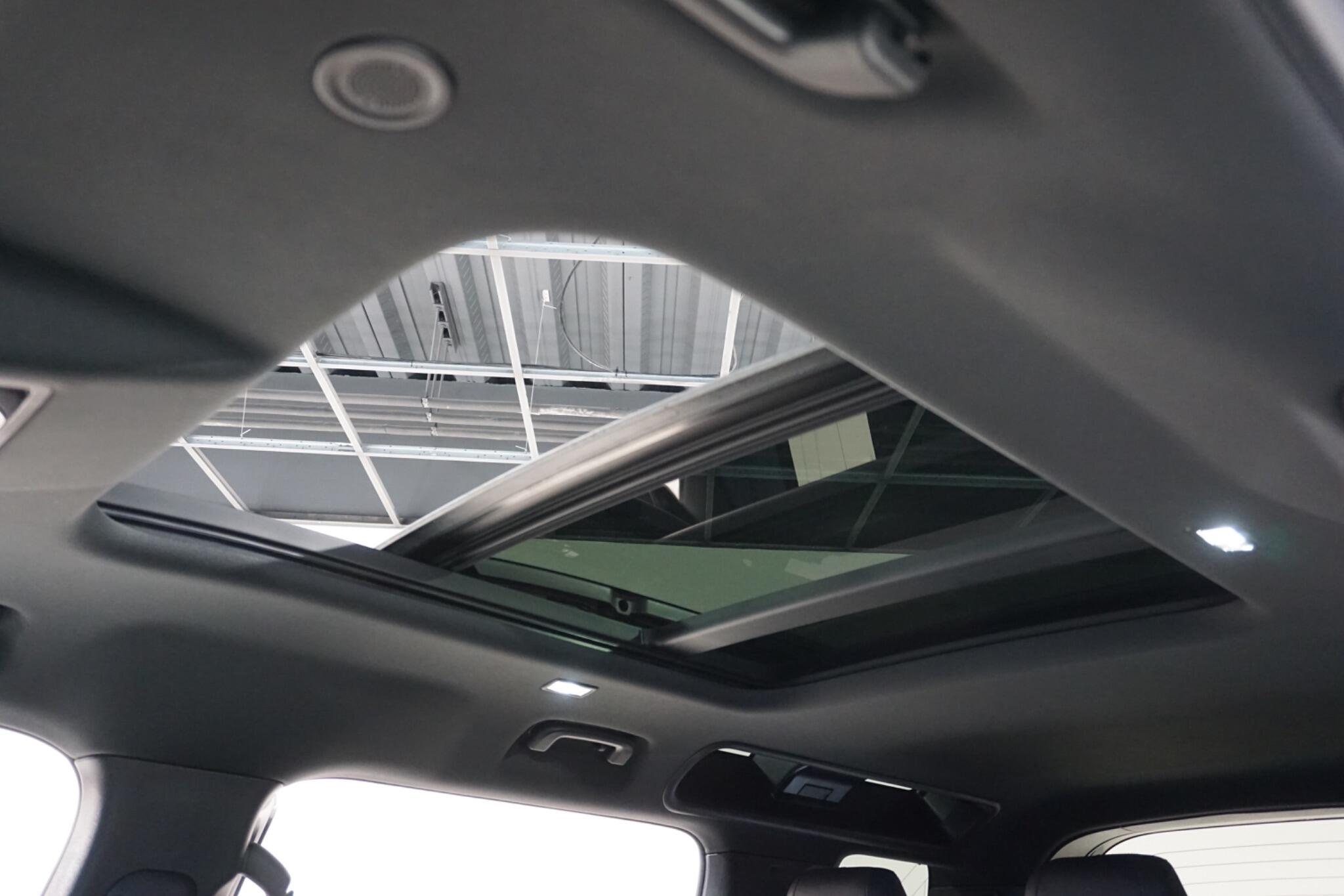 Land Rover Defender 110 3.0 D300 MHEV X-Dynamic HSE SUV 5dr Diesel Auto 4WD Euro 6 (s/s) (300 ps)